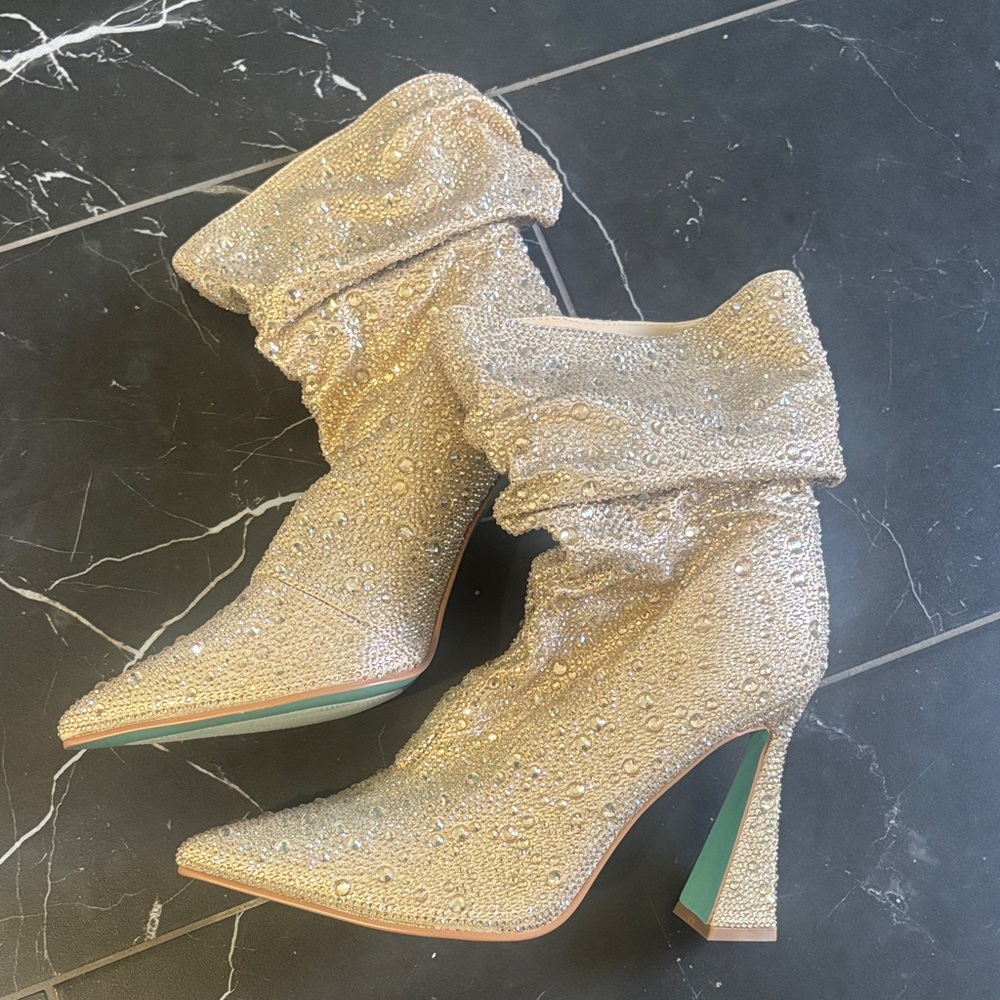 NWOT Betsey Johnson boots
